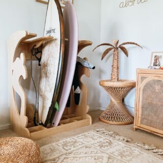 Jazz up your home, create a fun beach vibe and store the surfboards, clothes and accessories neatly with our Ripple Surfboard Rack. Store up to 4 boards with an optional space that can be converted to a clothes rail. #surfboardsrack #surfboardstorage #livingroomdecor 
Credit: @islabayandreef @islabay